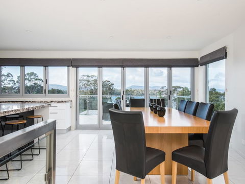 Paradise Point - Tamar Valley 14 Persons Residence With Pool - Accommodation Nelson Bay 0