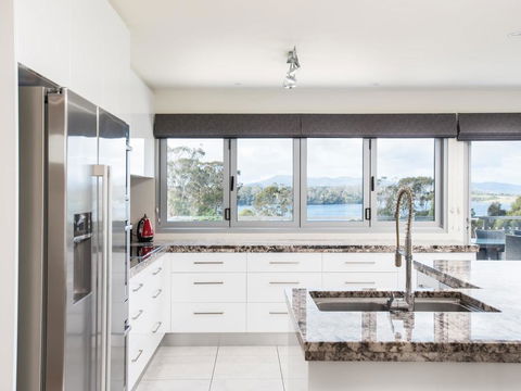 Paradise Point - Tamar Valley 14 Persons Residence With Pool - Accommodation Nelson Bay 3