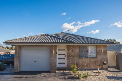 PEACEFUL 2Kingbed RootyHill Townhouse Near Station - Accommodation Nelson Bay 2