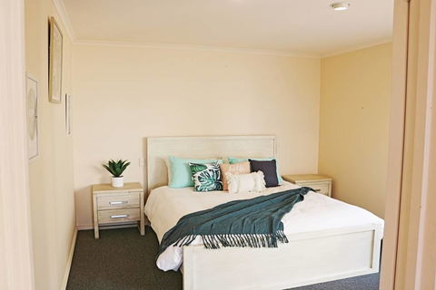 Pelican Lake Holiday House - Accommodation Nelson Bay 2