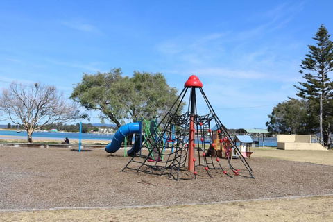 Pelican Lake Holiday House - Accommodation Nelson Bay 1