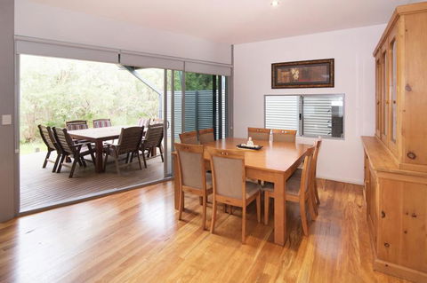 PEPPY TREE HOUSE - Accommodation Nelson Bay 1