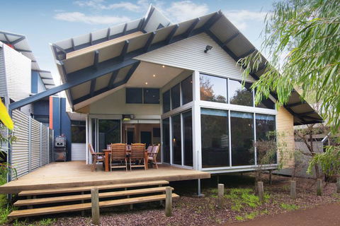 PEPPY TREE HOUSE - Accommodation Nelson Bay 3