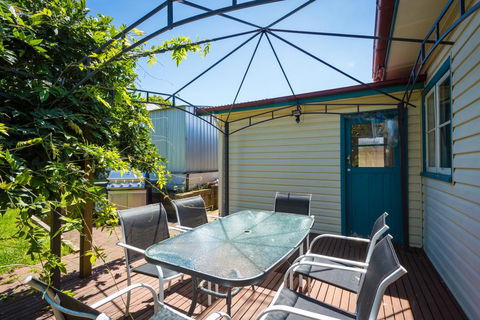 Pet Friendly Beach Cottage @ Ballingalla - Accommodation Nelson Bay 1