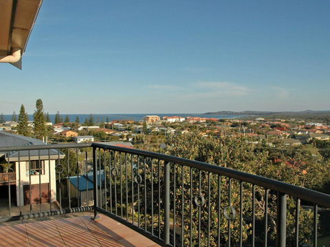 Phoenix Terrace -townhouse Yamba - Accommodation Nelson Bay 0
