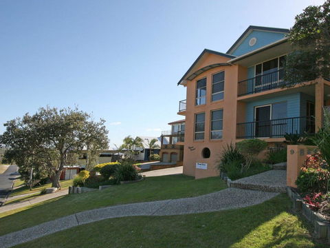 Phoenix Terrace -townhouse Yamba - Accommodation Nelson Bay 2