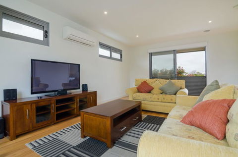 PIER 55 - DROMANA... - Accommodation Nelson Bay 3