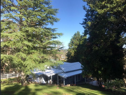 Pine Hill Cottage Acreage In Nature Trees Views Mid Katoomba Leura - Nelson Bay Accommodation.com 0