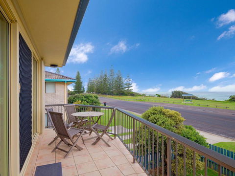 Pippi View 2 (Top) - Across The Road From The Beach! - Accommodation Nelson Bay 3