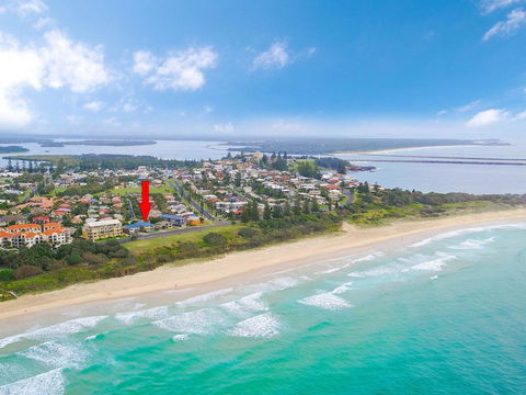 Pippi View 2 (Top) - Across The Road From The Beach! - Accommodation Nelson Bay 1