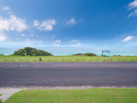Pippi View 2 (Top) - Across The Road From The Beach! - Accommodation Nelson Bay 2