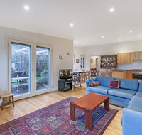 Plovers Rest - central 3 bedroom cottage with small orchard - Accommodation Nelson Bay