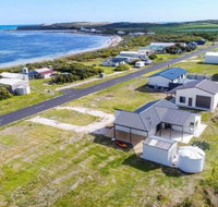Plovers Rest at Cape Douglas - Nelson Bay Accommodation.com