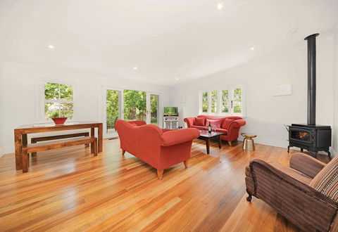 Poet's Cottage - Fireplace, Close To Treks - Accommodation Nelson Bay 0