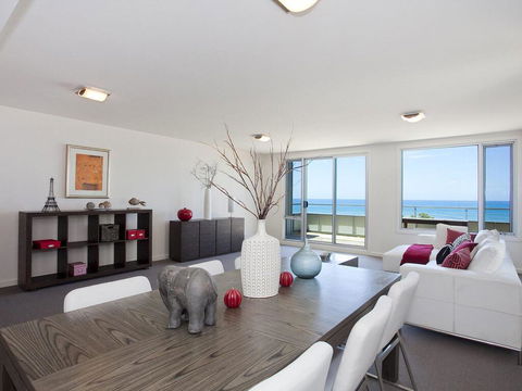 POINT GREY APARTMENT 14 - The Point - Accommodation Nelson Bay 2