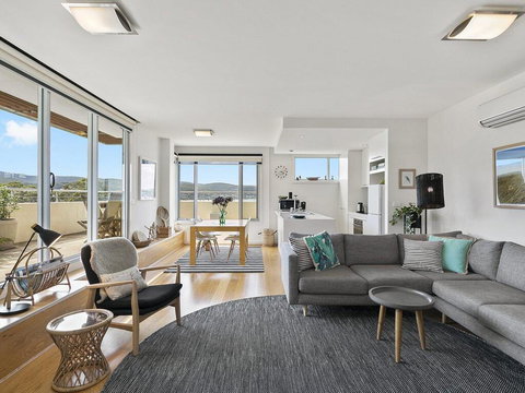 POINT GREY APARTMENT ONE - VIEWPOINT - Nelson Bay Accommodation.com 2