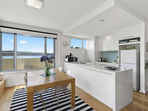 POINT GREY APARTMENT ONE - VIEWPOINT - Nelson Bay Accommodation.com 1