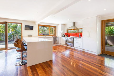 POINT LEO BEACH HOUSE - POINT LEO - Accommodation Nelson Bay 1