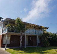 Portarlington beach shack 50 metres to the water - Accommodation Nelson Bay
