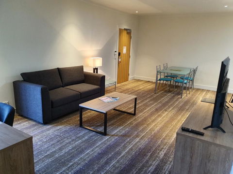 Porter's Plainland Hotel - Accommodation Nelson Bay 2