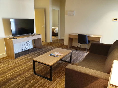 Porter's Plainland Hotel - Accommodation Nelson Bay 1