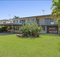 Private Abode and Handy location with a pool - Accommodation Nelson Bay