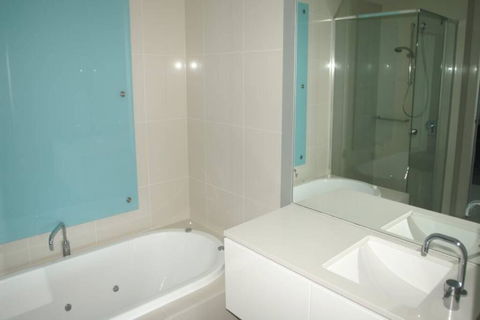 Q1 1 Bedroom Apartment On 30th Floor - Accommodation Nelson Bay 2