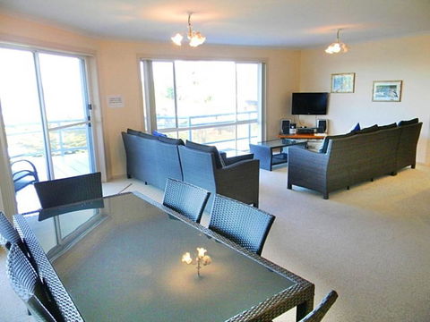 QUAYS 6 - Accommodation Nelson Bay 3