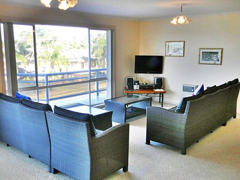 QUAYS 6 - Accommodation Nelson Bay 2