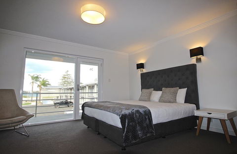 Quays Hotel - Accommodation Nelson Bay 1