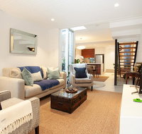 Quiet Family Home With Garden Courtyard Near Cafes - Accommodation Nelson Bay