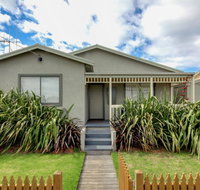 Reardon Place - moments from the family friendly Pea Soup Cove - Accommodation Nelson Bay