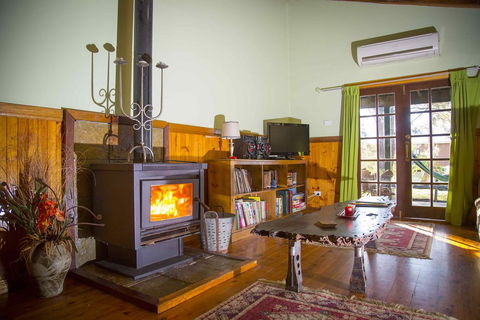 Red Tractor Retreat - Accommodation Nelson Bay 3