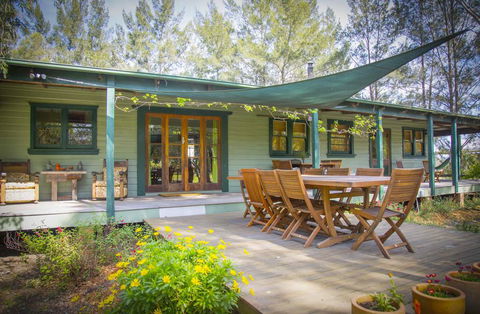 Red Tractor Retreat - Accommodation Nelson Bay 1