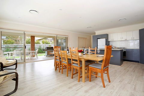 Refresham - Nelson Bay Accommodation.com 2