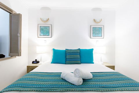 REGAL 32 APARTMENT - SPA BATH - Macrossan St - Accommodation Nelson Bay 1