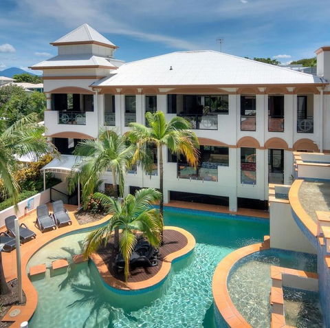 REGAL 32 APARTMENT - SPA BATH - Macrossan St - Accommodation Nelson Bay 0