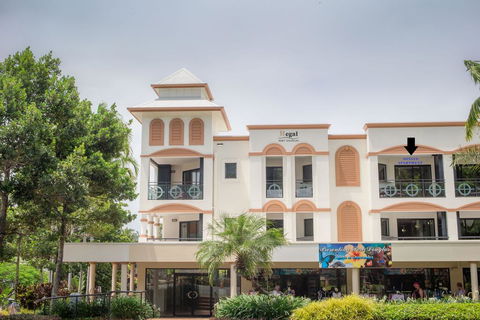 REGAL 32 APARTMENT - SPA BATH - Macrossan St - Accommodation Nelson Bay 3