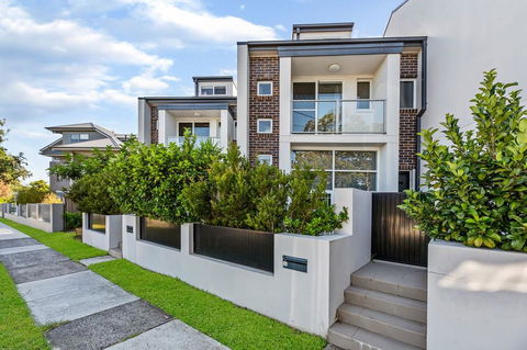 Relax In A Spacious & Modern Townhouse In Asquith - Accommodation Nelson Bay 0