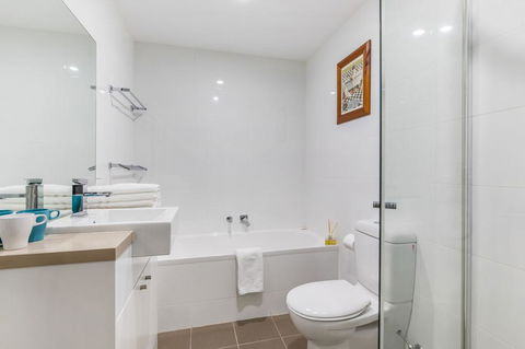 Relax In A Spacious & Modern Townhouse In Asquith - Accommodation Nelson Bay 1