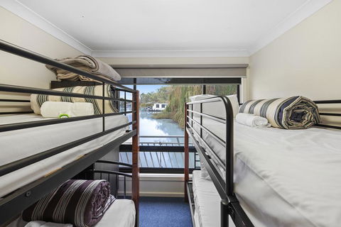 Renmark River Villas And Boats & Bedzzz - Nelsons Bay Accommodation 3