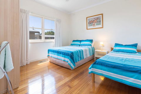 RENOVATED BEACH BEAUTY - ROSEBUD - Accommodation Nelson Bay 1