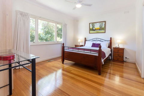 RENOVATED BEACH BEAUTY - ROSEBUD - Accommodation Nelson Bay 3