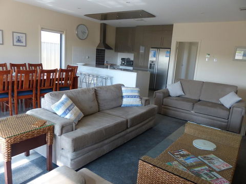 Residence On Robe - Nelsons Bay Accommodation 3