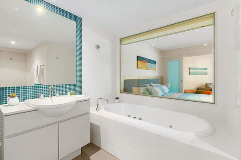 RESORT & SPA WITH PRIVATE PLUNGE POOL 7008/09 - Accommodation Nelson Bay 2