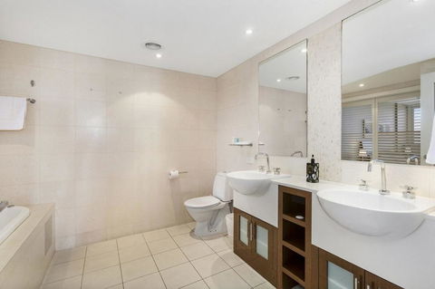 RESORT OCEAN FRONT SUITE 2222 - Accommodation Nelson Bay 1