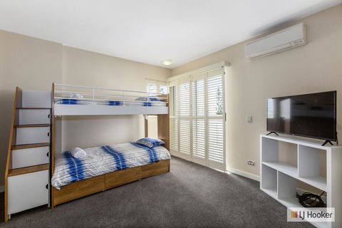 RESORT ON THE BEACH 1219/20 - Accommodation Nelson Bay 3