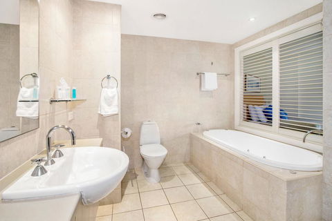 RESORT ON THE BEACH 4118/19 - Accommodation Nelson Bay 2