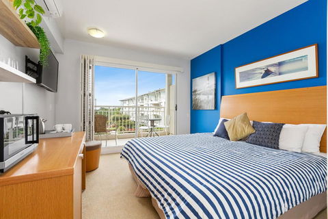 RESORT ON THE BEACH 5215 - OCEAN GLIMPSES - Accommodation Nelson Bay 1