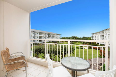 RESORT ON THE BEACH 5215 - OCEAN GLIMPSES - Accommodation Nelson Bay 3